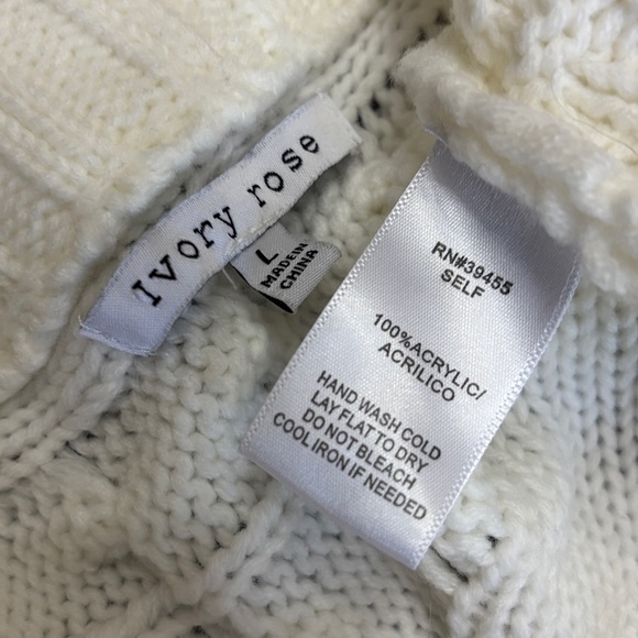 NWOT IVORY ROSE cropped zip up sweater - Picture 8 of 8